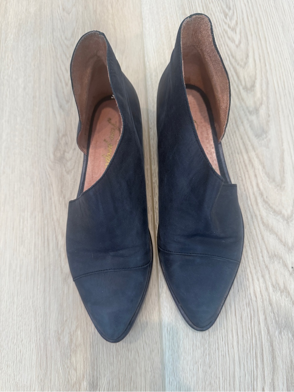 Free People Black Pointed-Toe leather Mules 37